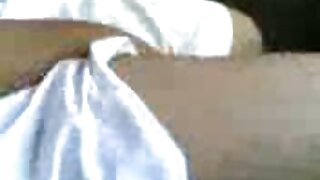ಹಾಟ್ ಸ್ಟಫ್‌ನಲ್ಲಿರುವ ಹೊಂಬಣ್ಣದ ಸೆಕ್ಸ್‌ಪಾಟ್‌ಗಳು ಪರಸ್ಪರ ಒದ್ದೆಯಾದ ರಸಭರಿತವಾದ ಪುಸಿಗಳನ್ನು ಮೆಚ್ಚಿಸುತ್ತವೆ